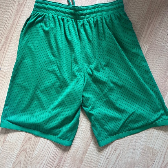 Nike Dri fit Oregon Athletic Shorts medium - Picture 2 of 3